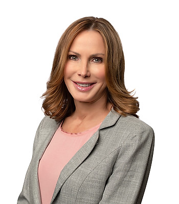 Portrait of Cheryl Landwehr, PSA, Luxury Marketing Specialist, REALTOR®.